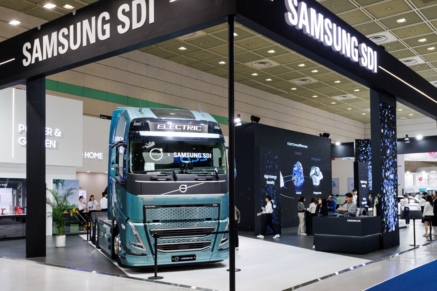 볼보트럭 2024 인터배터리서 전기트럭 전시, 국내 출시를 위한 로드맵 발표