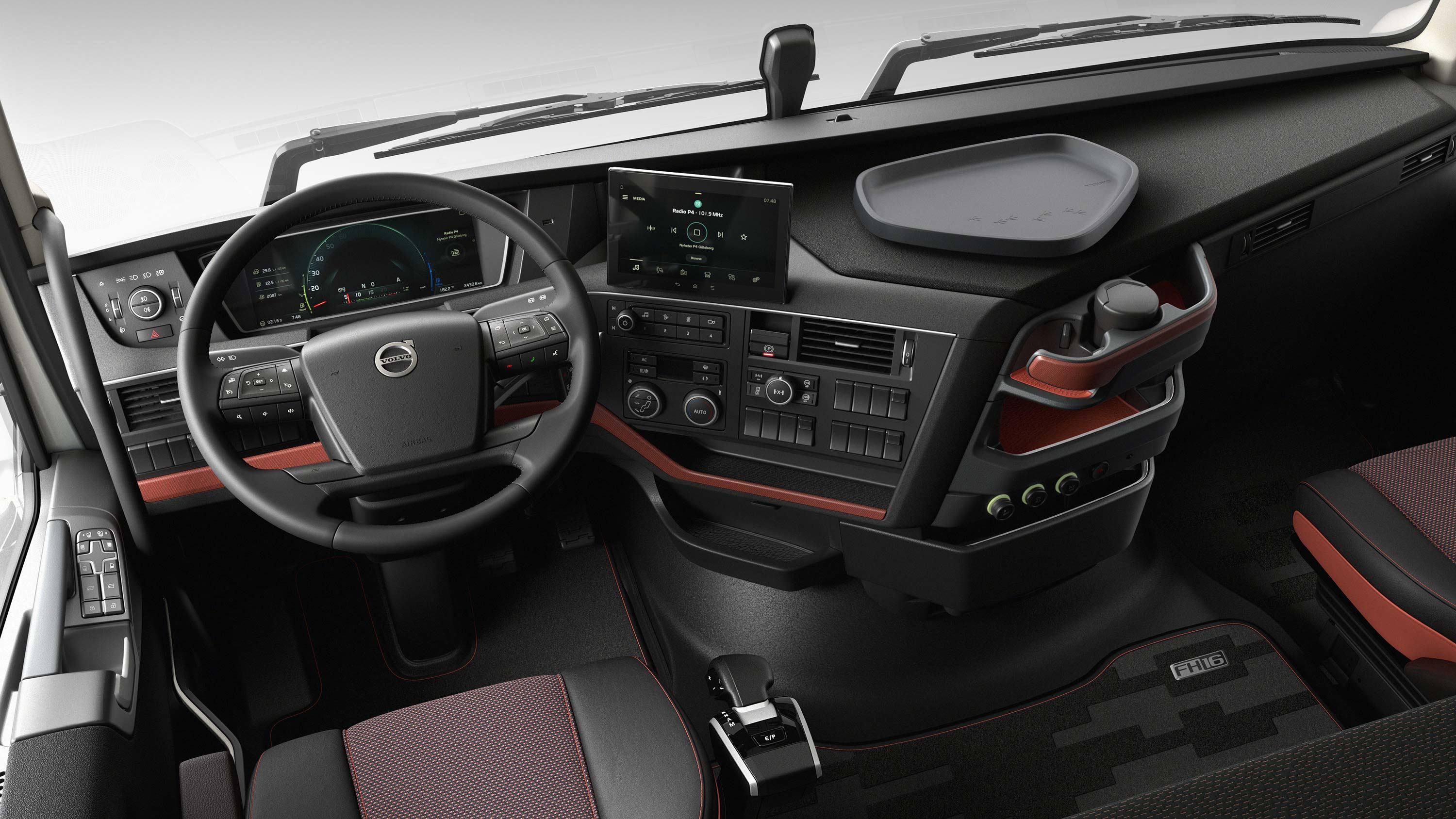 Volvo FH16 운전자 인터페이스는 운전자가 쉽게 제어할 수 있도록 합니다.