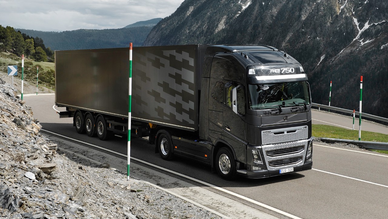 Volvo trucks euro 6 servicing service stopped truck